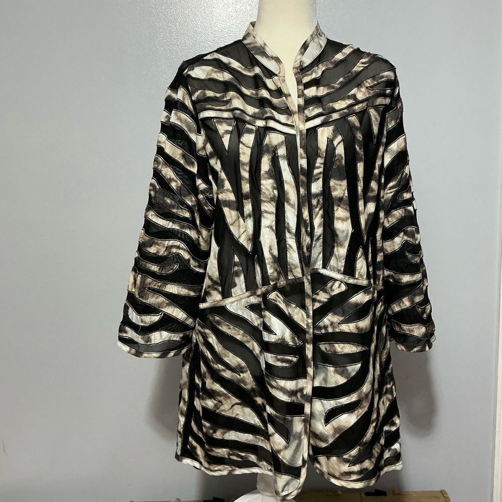 Chico's Blacksnd Brown tiger print Travelers Collection Top size 3(XL)